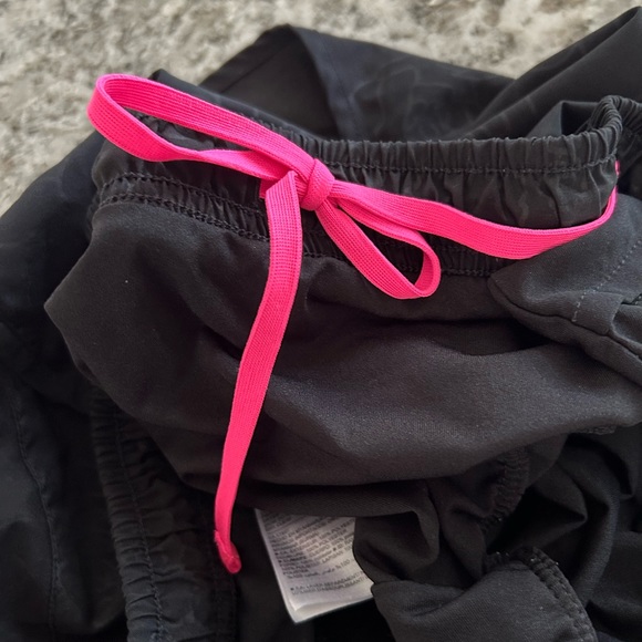 OLD NAVY ACTIVE Go-Dry Semi-Fitted Black Rose Print Running Spring Run Shorts M - Picture 7 of 8